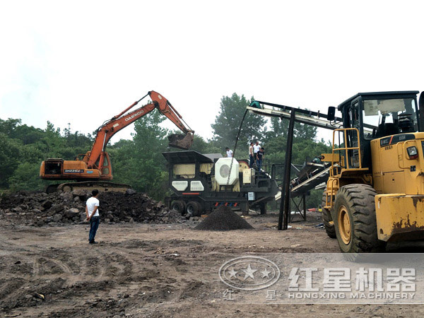 轉(zhuǎn)場靈活，移動自由的矸石移動破碎機(jī)